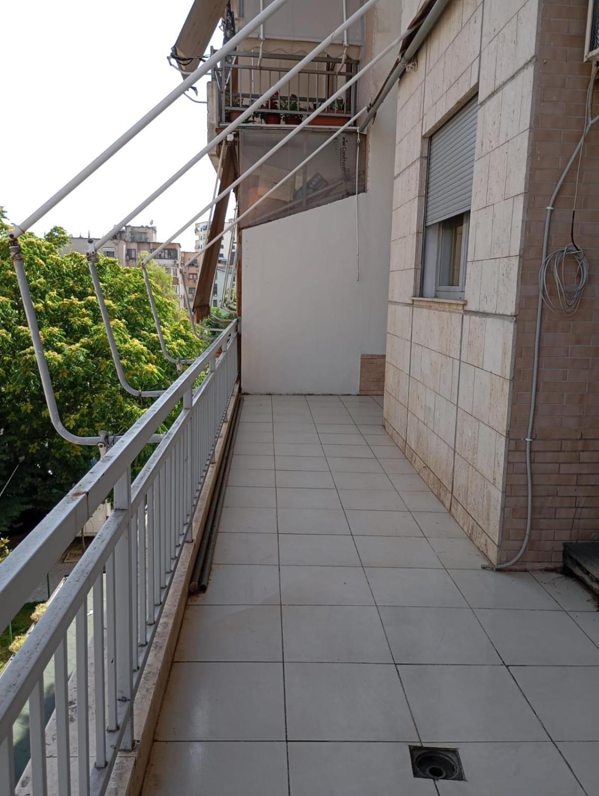 Royal 3 Hostel 티라나 외부 사진