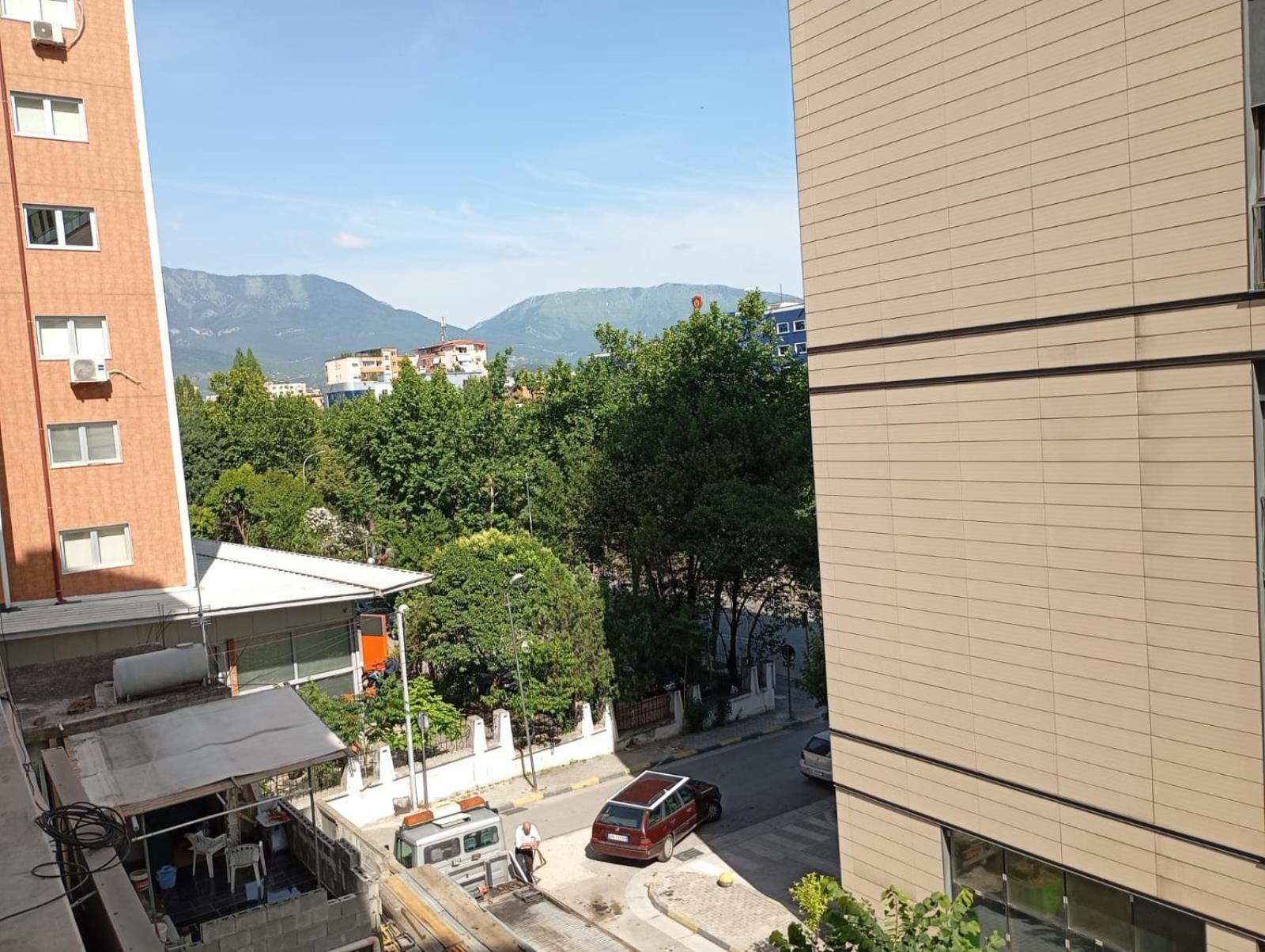 Royal 3 Hostel 티라나 외부 사진