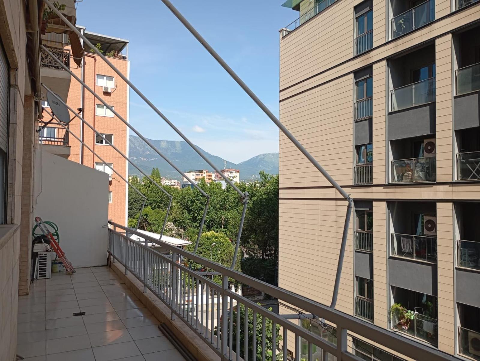 Royal 3 Hostel 티라나 외부 사진