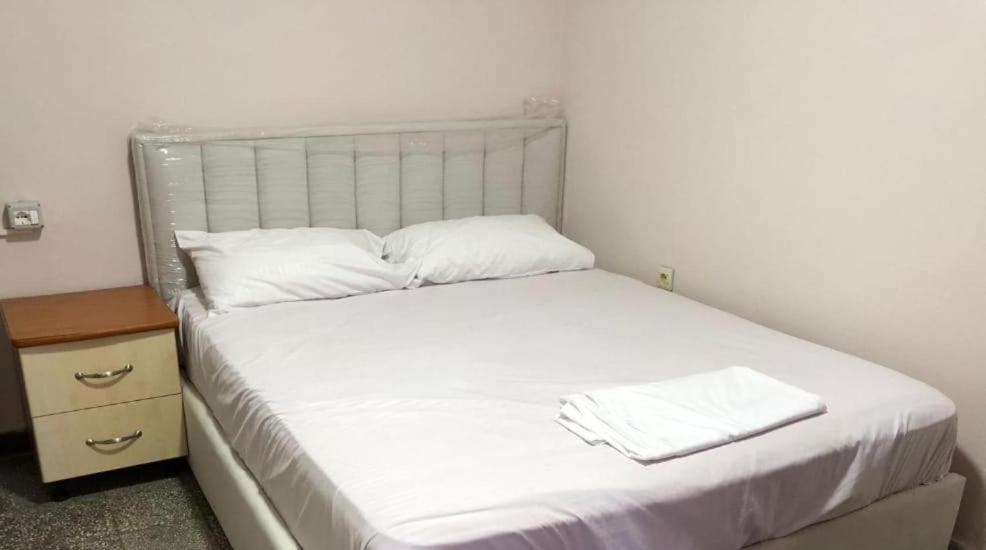 Royal 3 Hostel 티라나 외부 사진